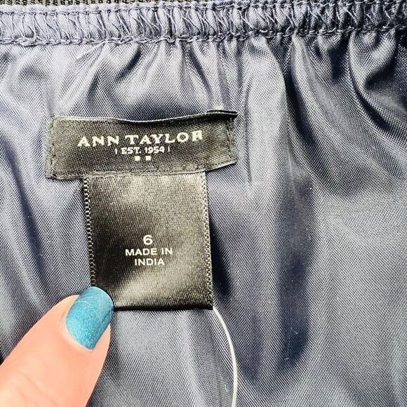 Ann Taylor Floral A-Line Mini Skirt w/ Exposed Zipper‎ Size 6 Dark Blue Stretch - Picture 4 of 8